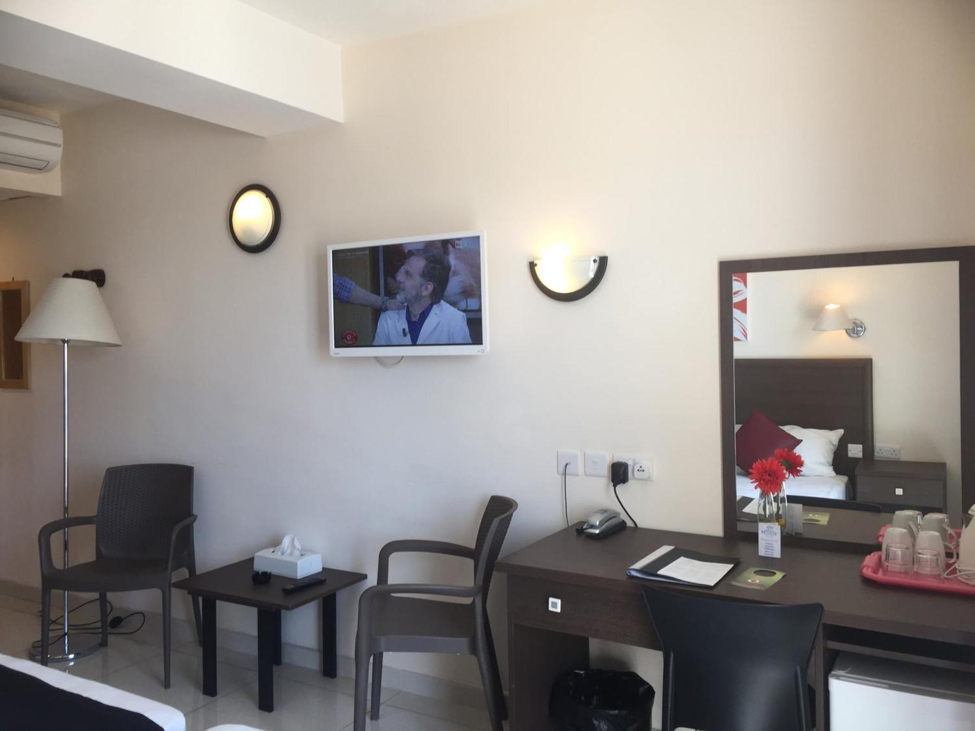 Dean Hamlet Hotel Сент Джулианс Экстерьер фото