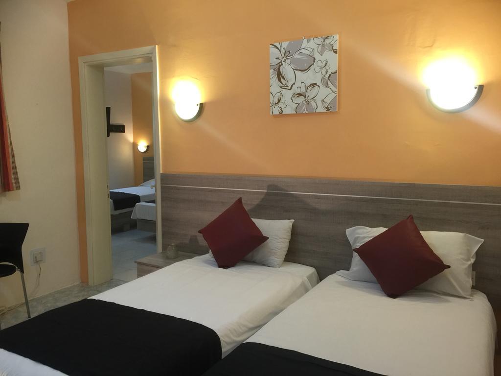 Dean Hamlet Hotel Сент Джулианс Экстерьер фото